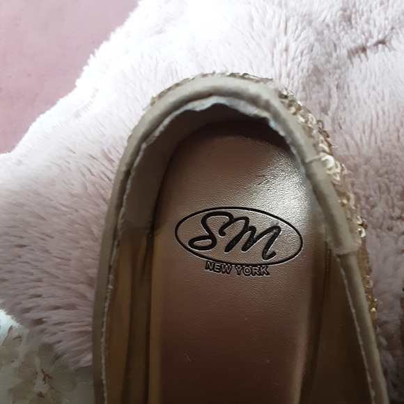 Flats - Picture 2 of 4